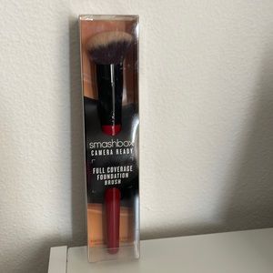 Full coverage foundation brush